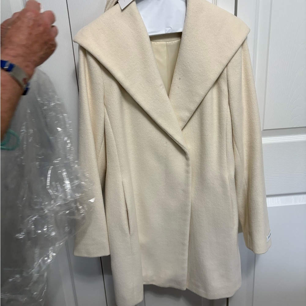 Calvin Klein Cream Jacket Sophisticated Style - Picture 2 of 7